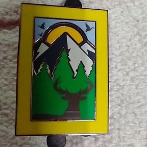 Silvertone yellow green deer 🦌 mountain 🏔️ brooch pin 📌📍 nature animal